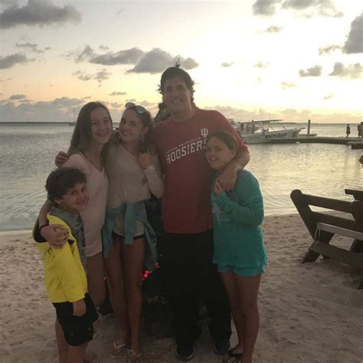 Who is Mark Falgren Dating Now?